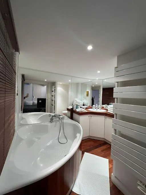 Loft Secret Tour Eiffel Apartment Paris